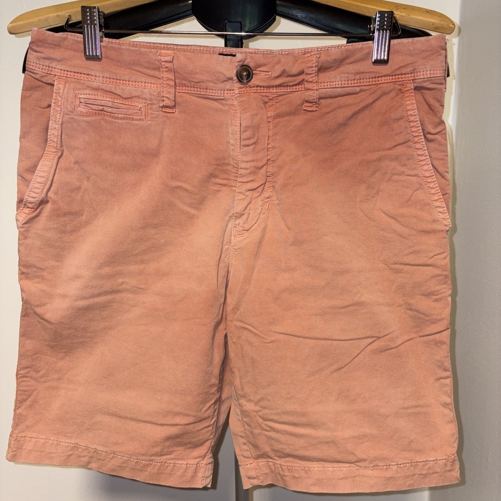 American Eagle Outfitters Men Shorts 31 Extreme Flex Longer Length salmon color